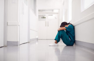 Health Professionals & Therapy: When It’s Time To Reach Out