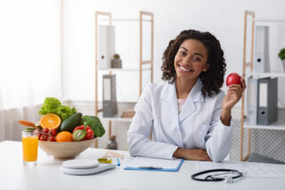 Dieticians vs Nutritionists: Degree and Careers Comparison (2024)