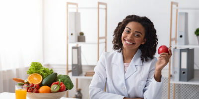 Dieticians vs Nutritionists: Degree and Careers Comparison (2024)