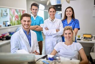 Interview Guide for Dental Students with 200 Dental School Interview Questions and Expert Responses (2024)