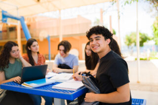 Medical Internships for High School Students That Stand Out on College Applications